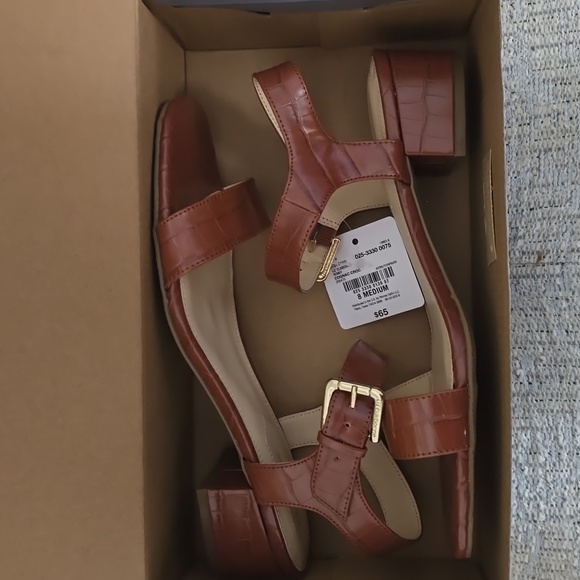 LIZ CLAIBORNE SIGNATURE WOMEN'S BROWN SUMMER MEMORY FOAM SANDALS SIZE 8 - Picture 8 of 14